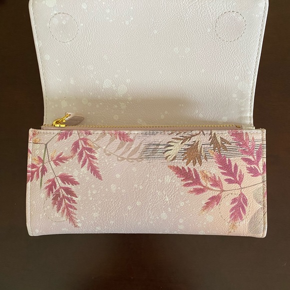 Papaya Accessories Papaya Art Trifold Wallet Poshmark